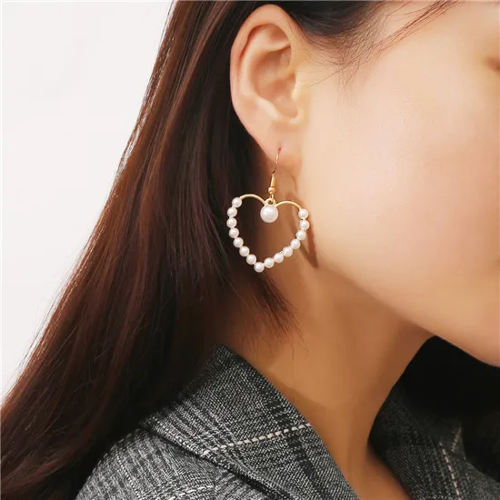 Korean Style Popular Pearl Pendant Earrings Simple Triangular/Heart-shaped Temperament Earrings, Picture shows
Korean Style Popular Pearl Pendant Earrings Simple Triangular/Heart-shaped Temperament Earrings, Picture shows