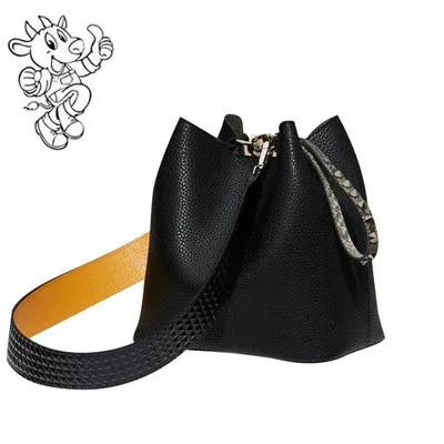Snake pattern wide shoulder strap stitching contrast color bucket bag wide strap hand bag ladies wide strap bucket bag, Oem
Snake pattern wide shoulder strap stitching contrast color bucket bag wide strap hand bag ladies wide strap bucket bag, Oem