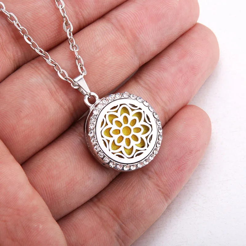 Tree Hollow Out Aromatherapy Diffuser Necklace Jewelry Perfume Locket Pendant Essential Oil Scent Locket Necklace With Pads
Tree Hollow Out Aromatherapy Diffuser Necklace Jewelry Perfume Locket Pendant Essential Oil Scent Locket Necklace With Pads