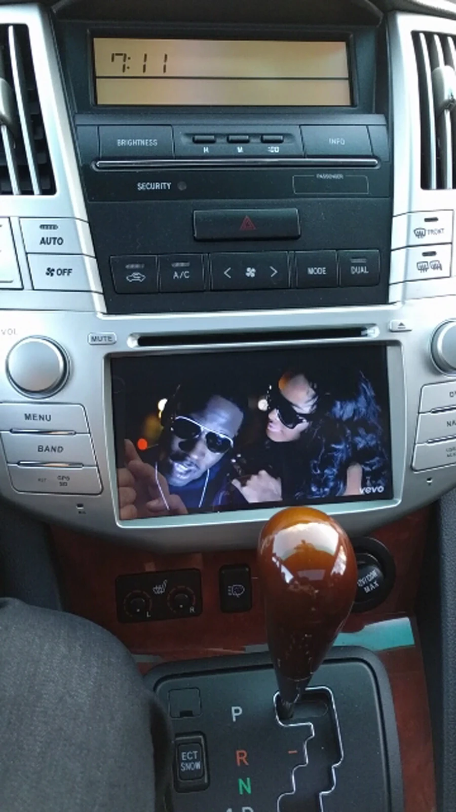 UT855vRXyRaXXagOFbXf