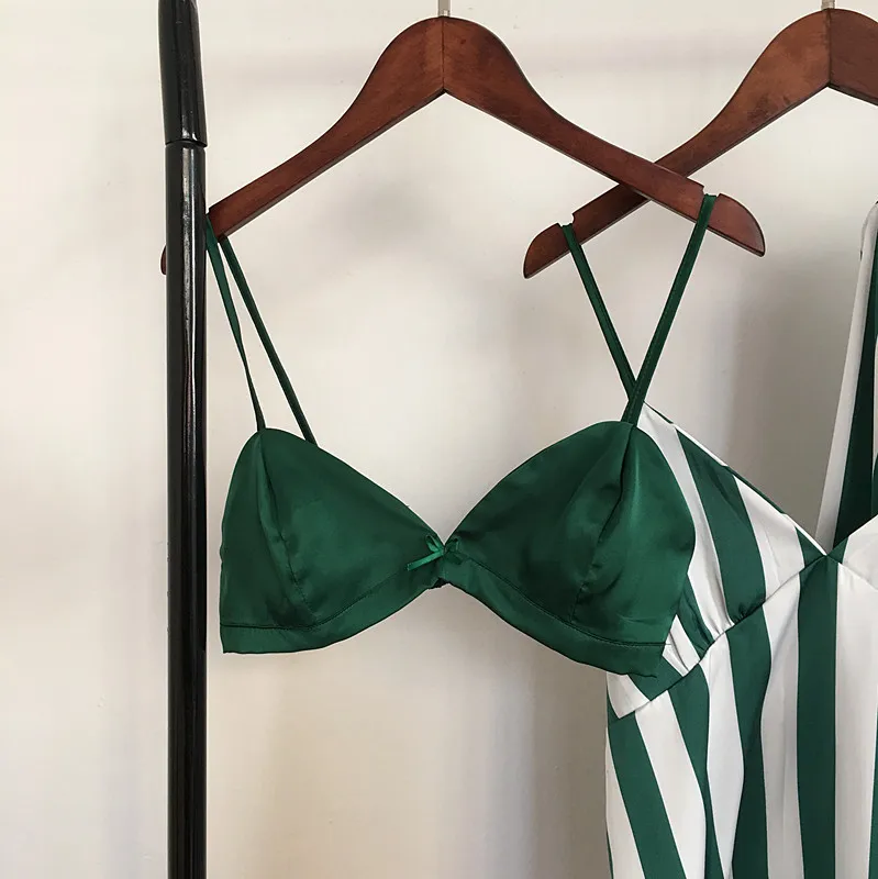 6982974320_1929359744