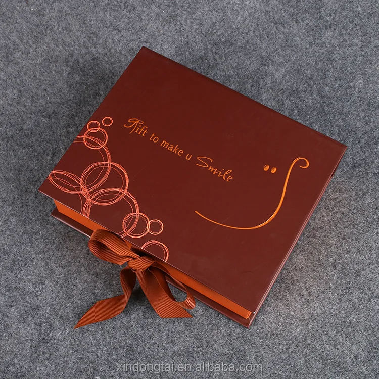beautiful gift box with silk ribbon for luxury jewelry packaging