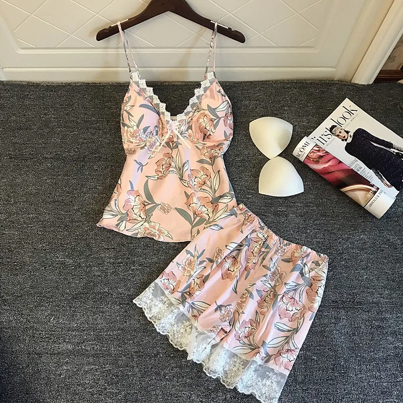 Sexy Women Pajamas With Black lace V-Neck Summer Pyjamas Set Floral Print Satin Female Night Wear
Sexy Women Pajamas With Black lace V-Neck Summer Pyjamas Set Floral Print Satin Female Night Wear