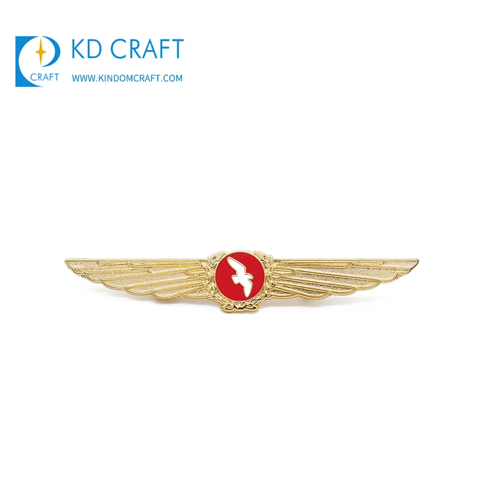 Fabricant en chine personnalisé en métal gravé logo émail ailes plaqué or en forme d'avion badges à vendre