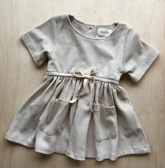 handmade short sleeve summer wedding dress design, As the pic show 
handmade short sleeve summer wedding dress design, As the pic show