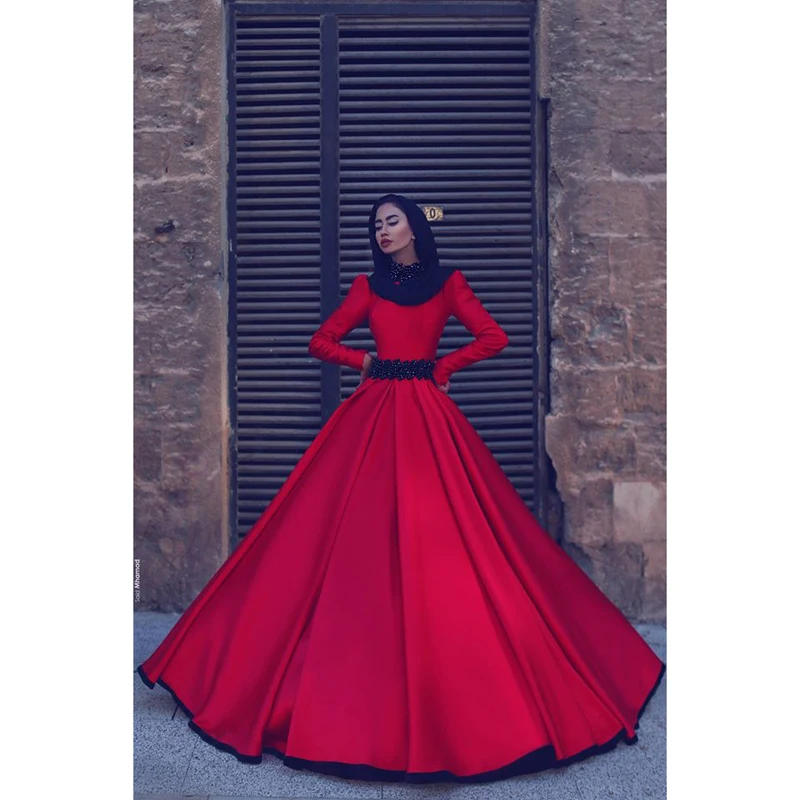 2018 Red Wedding Dress Long Sleeves Bridal Gowns High Neck Satin Fabric Gorgeous Muslim Arabic Wedding Dresses