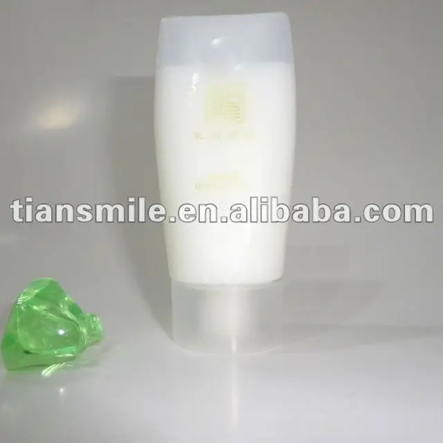 mini shampoo bottle