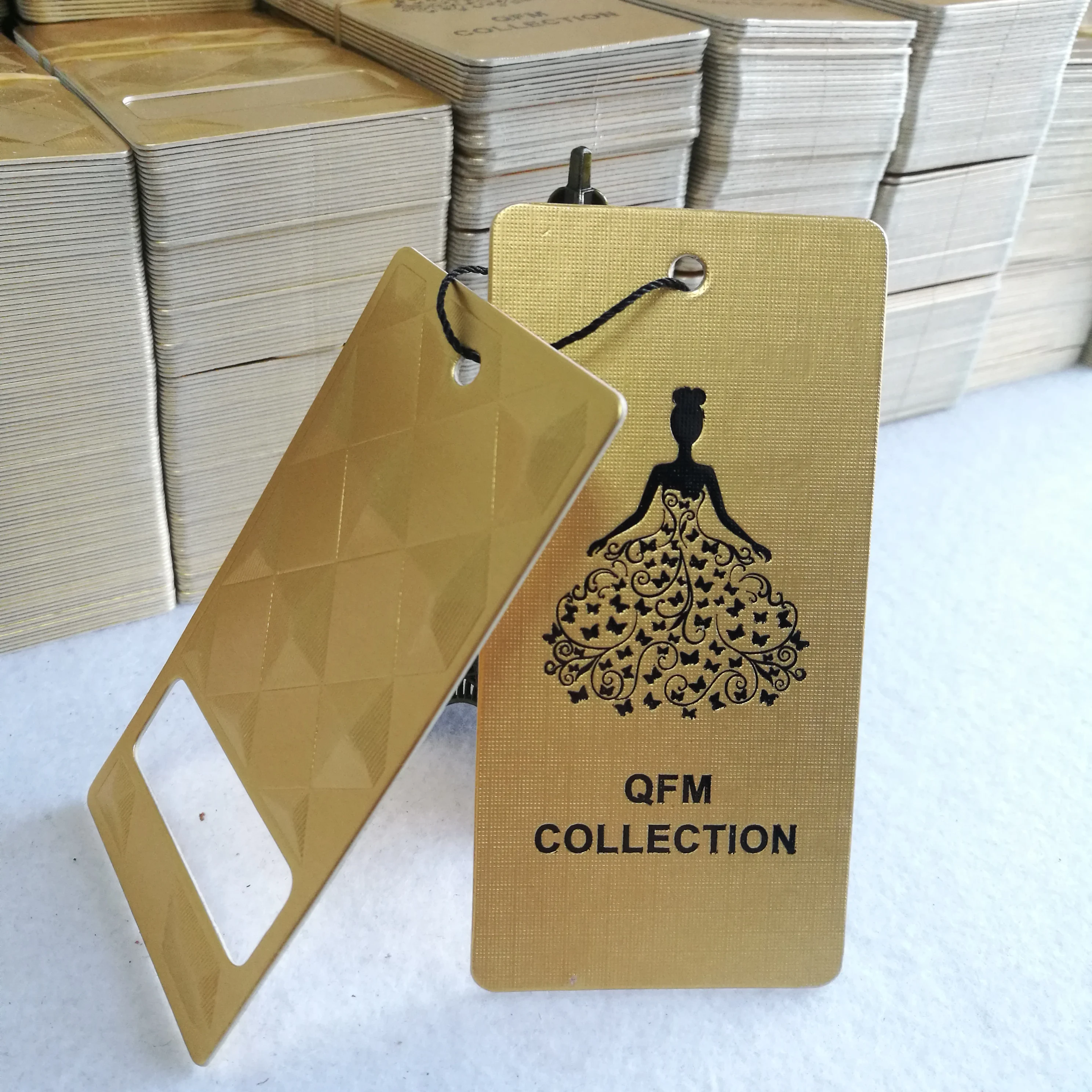 Custom design luxury hot stamping black gold foil golden color paper hang tag set wedding dress tag, Cmyk
Custom design luxury hot stamping black gold foil golden color paper hang tag set wedding dress tag, Cmyk