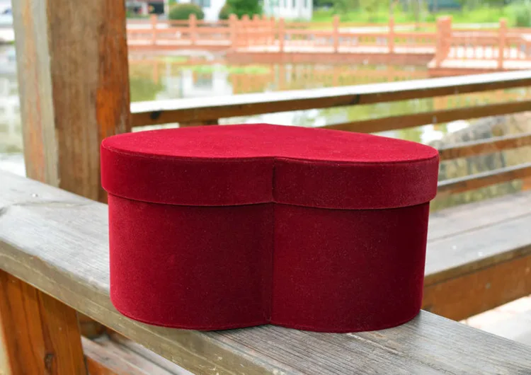 Customized LOGO Printing Heart Shaped Velvet Flower Box 2.jpg