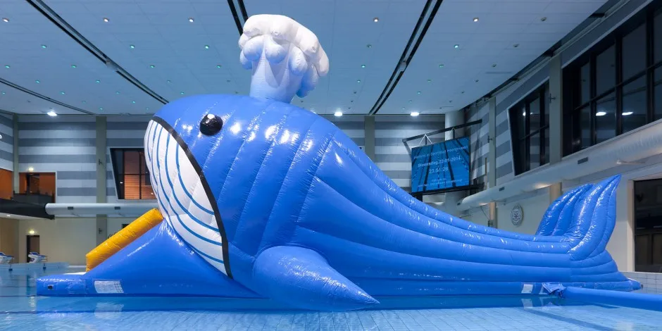 充气浮水滑梯攀爬组合充气鲨鱼成人水上乐园