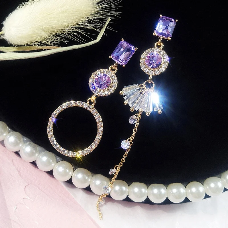 SHE360 Korean fashion new design crystal earrings 2019 evening banquet earrings Asymmetrical sparkling earrings Jewelry
SHE360 Korean fashion new design crystal earrings 2019 evening banquet earrings Asymmetrical sparkling earrings Jewelry
