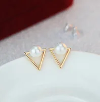 

2019 Yiwu manufacturer sells Korean fashion triangular pearl ear nail lady Earrings FOR WOMEN
