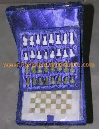 onyx-chess-boards-set-checkers-red-onyx-green-onyx-white-onyx-figures-04.jpg