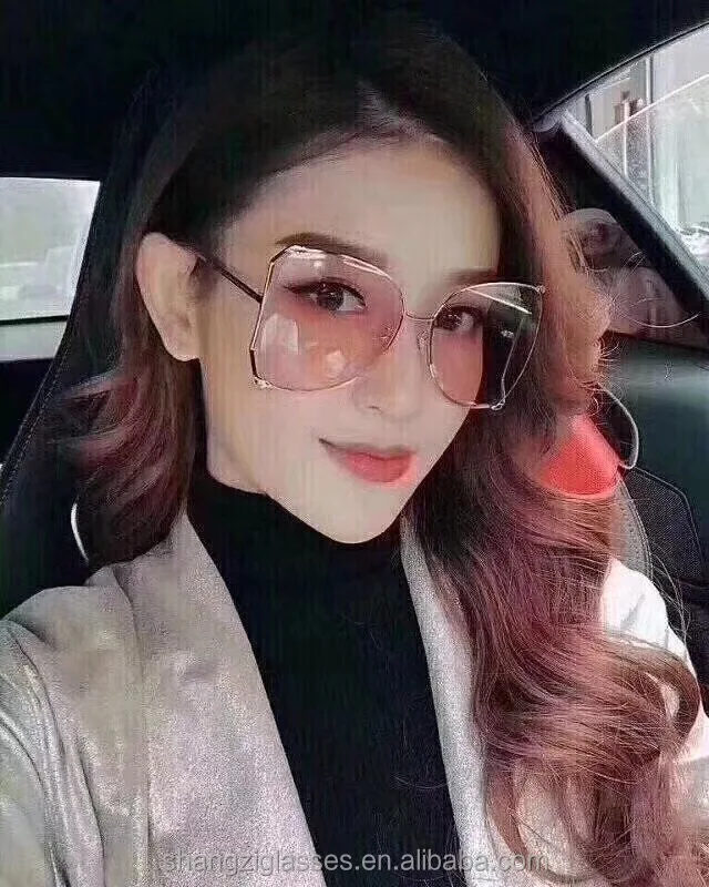 Newest Fashionable Oversized Womens Sunglasses 2019 Luxury Brand Pearl Metal Sunglasses
Newest Fashionable Oversized Womens Sunglasses 2019 Luxury Brand Pearl Metal Sunglasses