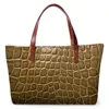 /product-detail/ladies-animal-print-clutch-bag-snake-skin-factory-direct-designer-handbag-62215574722.html
