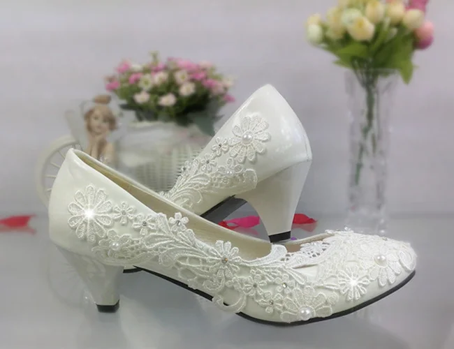 Morili 3cm heel white lace women low heel bridal shoes wedding shoes with little crystal and pearls MWSB20
Morili 3cm heel white lace women low heel bridal shoes wedding shoes with little crystal and pearls MWSB20