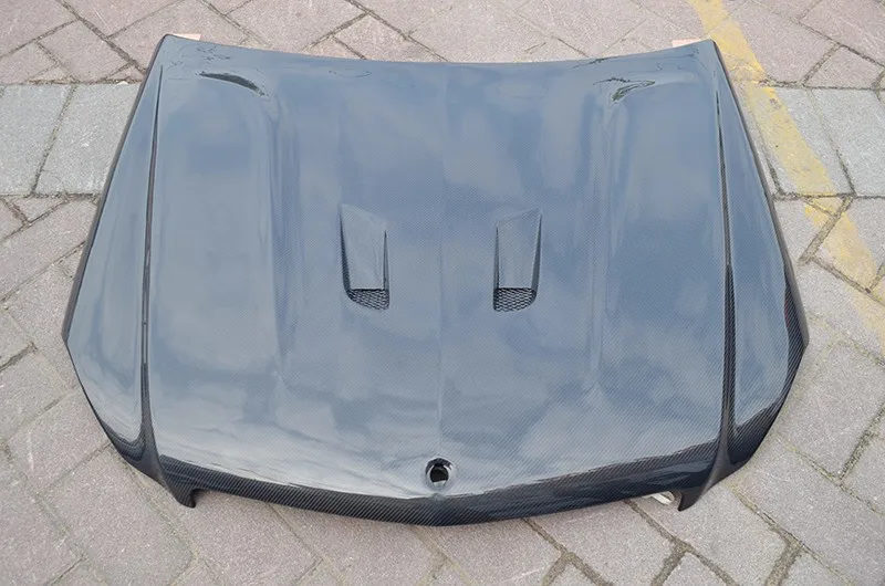 C63 CARBON HOOD (5).jpg