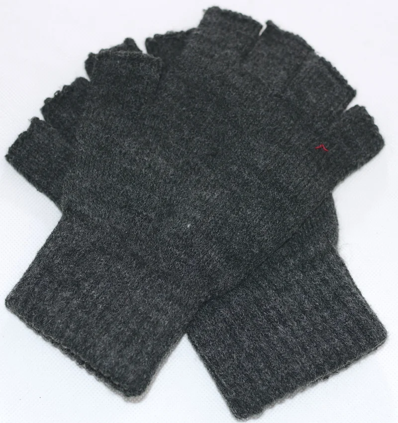 gray fingerless gloves