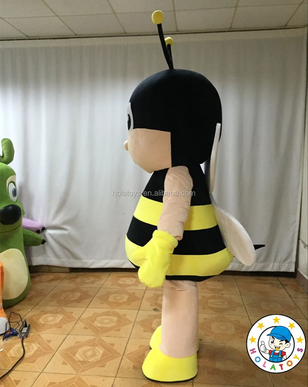 bee mascot (2).jpg