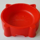 Cat shaped plastic pet bowl with anti skid on bottom