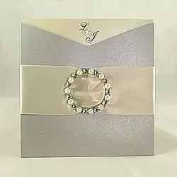 Idea_for_DIY_wedding_invitation_using_buckle_crystal_and_pearl