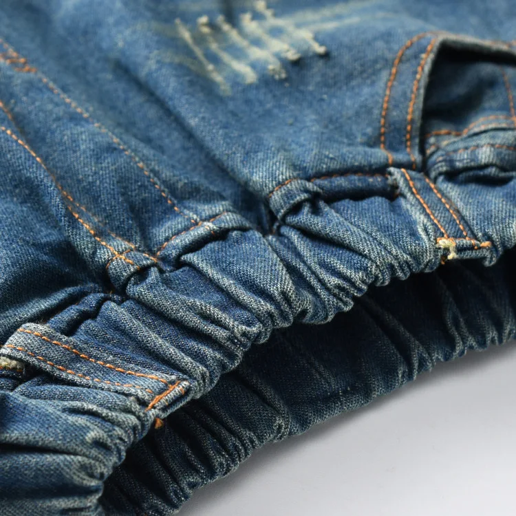 6985557167_189211899