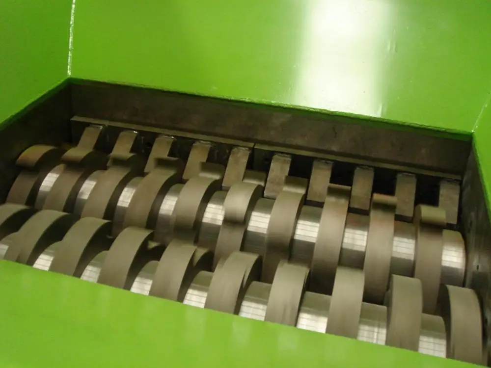 Industrial plastic shredder tire shredder machine