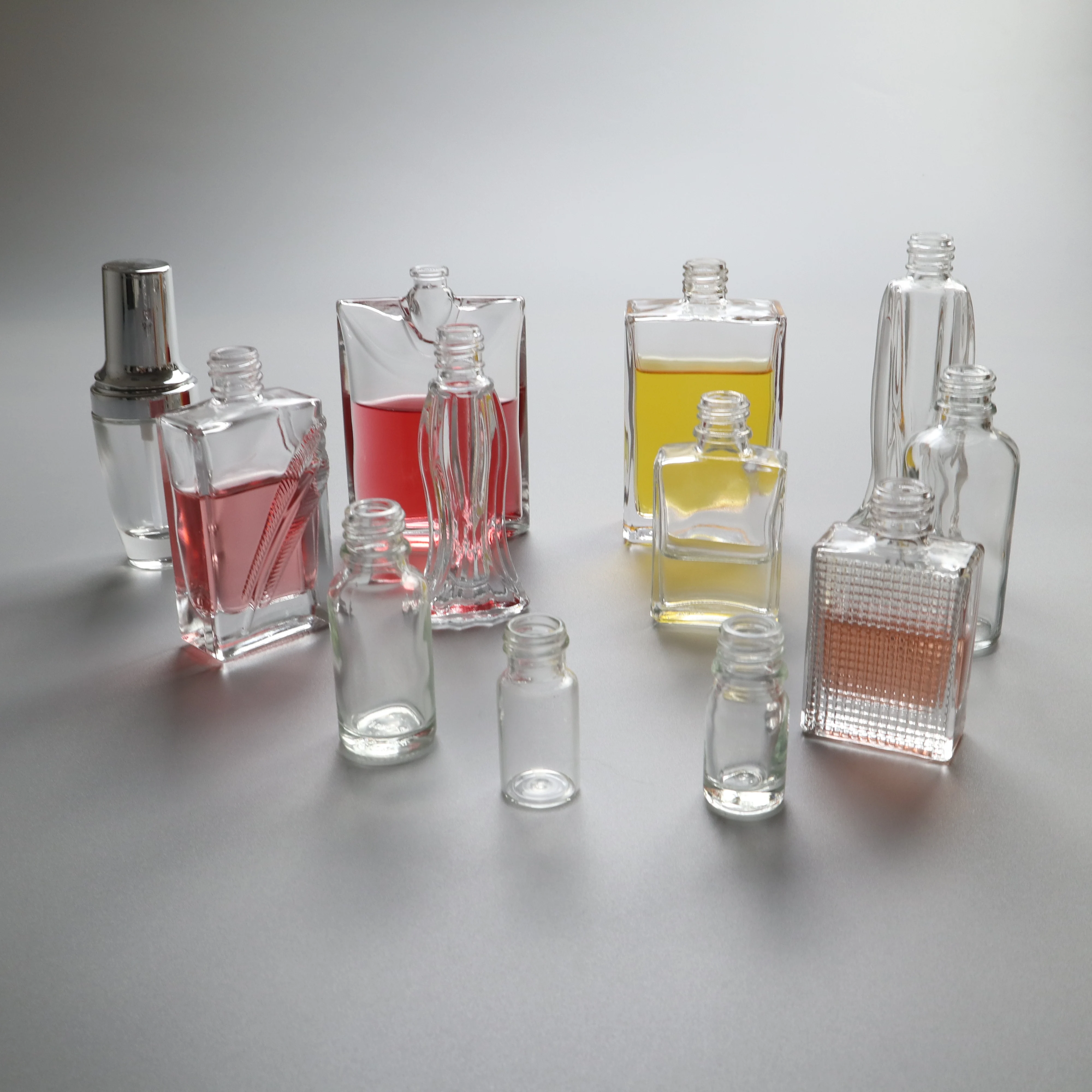 Großhandel 15ml 30 ml 50ml Crimp Kristall Zerstäuber Kosmetische Leere Design Ihre Eigenen Parfüm Spray Kappe Glas Flasche für Verkauf