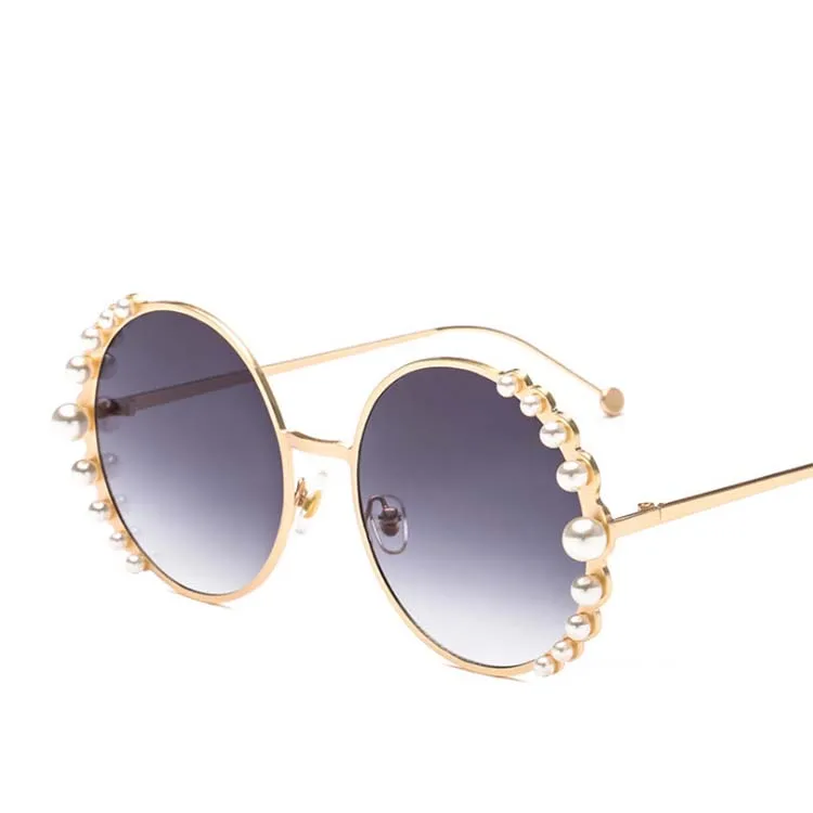 New fashion ladies grey gradient round lens gold metal frame pearl metal sunglasses, As the picture show
New fashion ladies grey gradient round lens gold metal frame pearl metal sunglasses, As the picture show