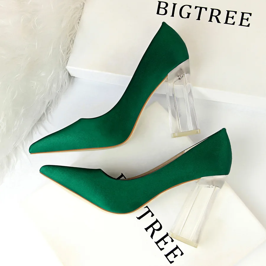Korean fashion bridal low heel wedding shoes women chunky heel shoes large size 43, White,yellow,red,green,black,blue, gold, silver, wine red,orange,pink
Korean fashion bridal low heel wedding shoes women chunky heel shoes large size 43, White,yellow,red,green,black,blue, gold, silver, wine red,orange,pink