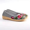 Chinese Traditional Ladies Casual Flat Safty Embroidered Shoes