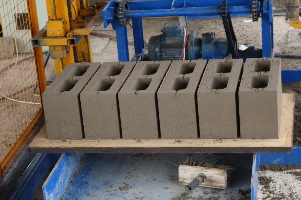 QT4-15C produced hollow block