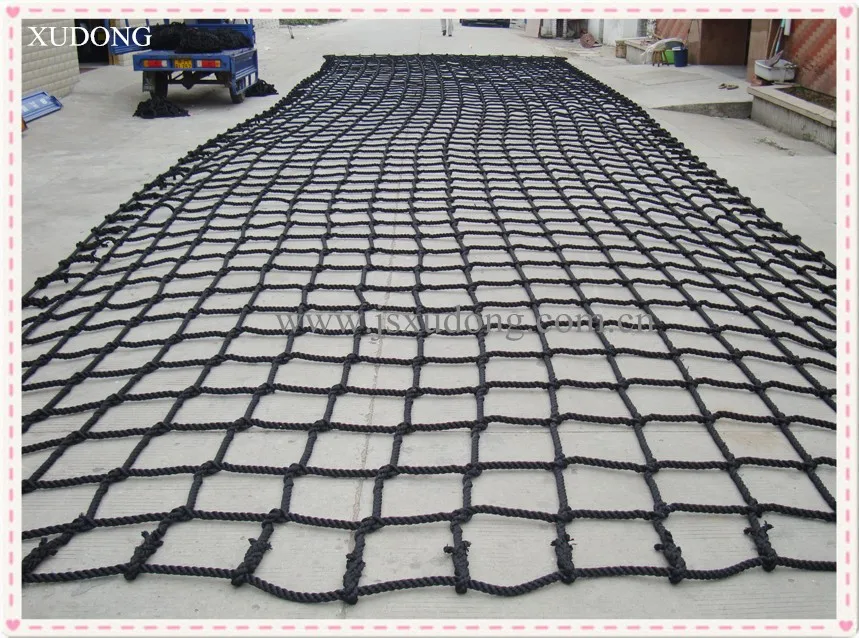 black climbing net_
