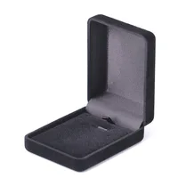 Hor selling new jewelry velvet blue and black color jewelry box Accessories jewelry packaging for necklace badge
Hor selling new jewelry velvet blue and black color jewelry box Accessories jewelry packaging for necklace badge