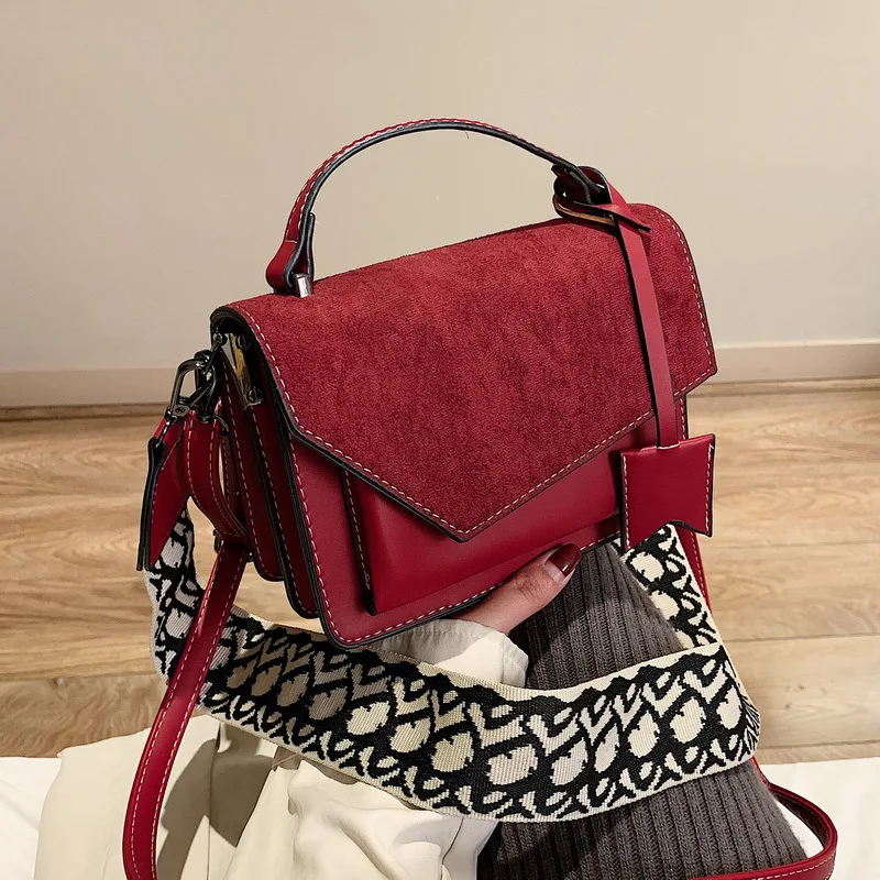 New Arrivals 2020 Fashion Cross Bodys Wide Shoulder suede Square Korean Female And Women Handbags
New Arrivals 2020 Fashion Cross Bodys Wide Shoulder suede Square Korean Female And Women Handbags