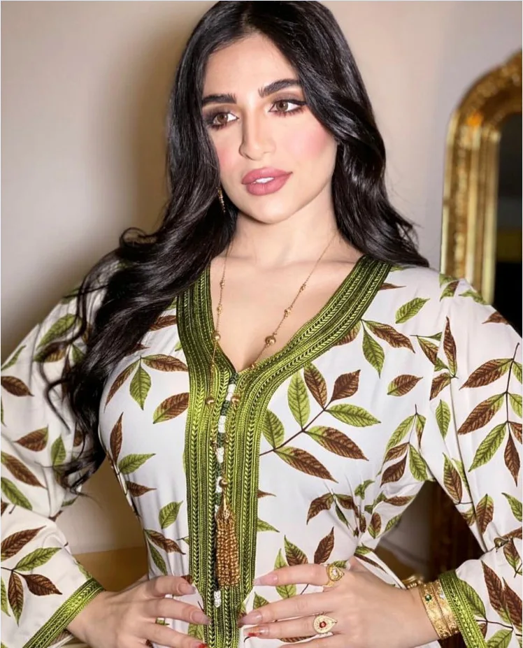 Wholesale The Latest Muslim Dress Beautiful V-neck Printed Leaf Lace Fabric Dubai Arab Turkey Fashionable Islamic Women's Abaya, Pink, blue,green
Wholesale The Latest Muslim Dress Beautiful V-neck Printed Leaf Lace Fabric Dubai Arab Turkey Fashionable Islamic Women's Abaya, Pink, blue,green
