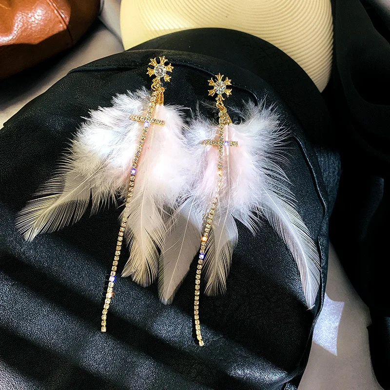 Barlaycs 2020 Fashion Statement Vintage Korean Big Long Bling Feather Cross Crystal Rhinestone Tassel Earrings for Women Jewelry
Barlaycs 2020 Fashion Statement Vintage Korean Big Long Bling Feather Cross Crystal Rhinestone Tassel Earrings for Women Jewelry