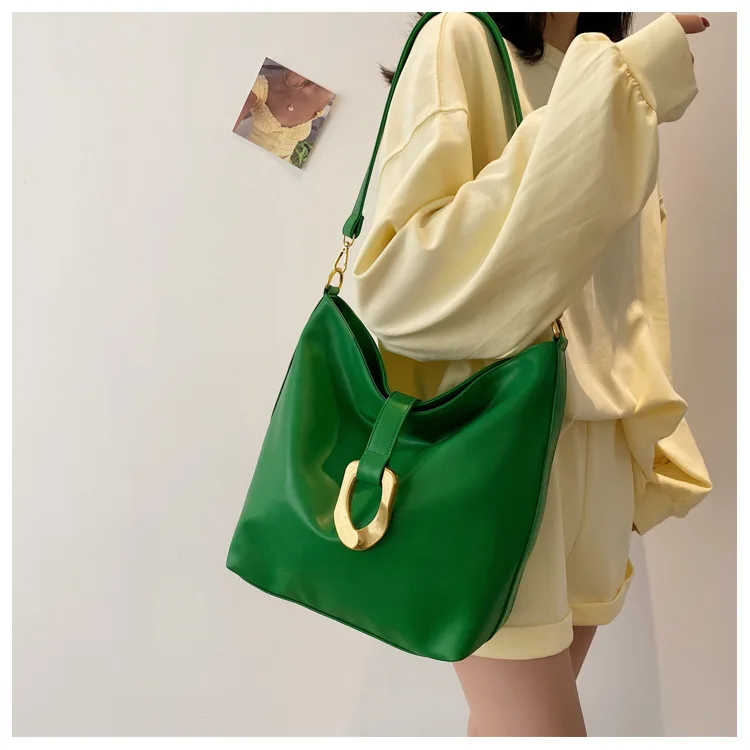 Personality Solid Color Underarm shoulder Bag Matel Buckle Large Capacity Crossbody Bucket hand bag for Woman, Customizable
Personality Solid Color Underarm shoulder Bag Matel Buckle Large Capacity Crossbody Bucket hand bag for Woman, Customizable