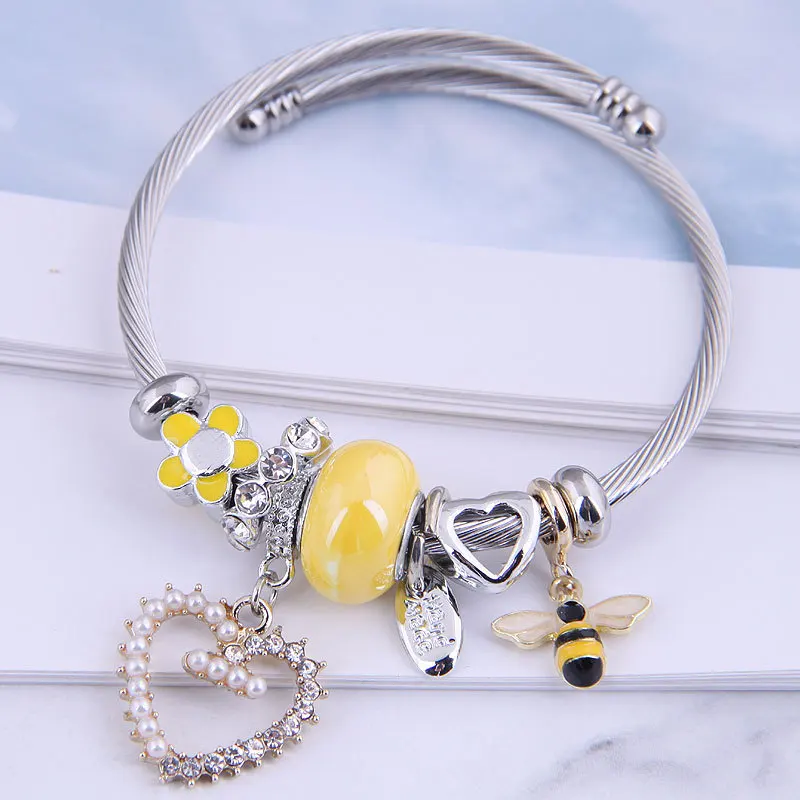 Romantic Heart & Bee Key Charm Bracelet For Women Adjustable Size Stainless Steel Bracelet 2021 Top Selling DIY Jewelry
Romantic Heart & Bee Key Charm Bracelet For Women Adjustable Size Stainless Steel Bracelet 2021 Top Selling DIY Jewelry