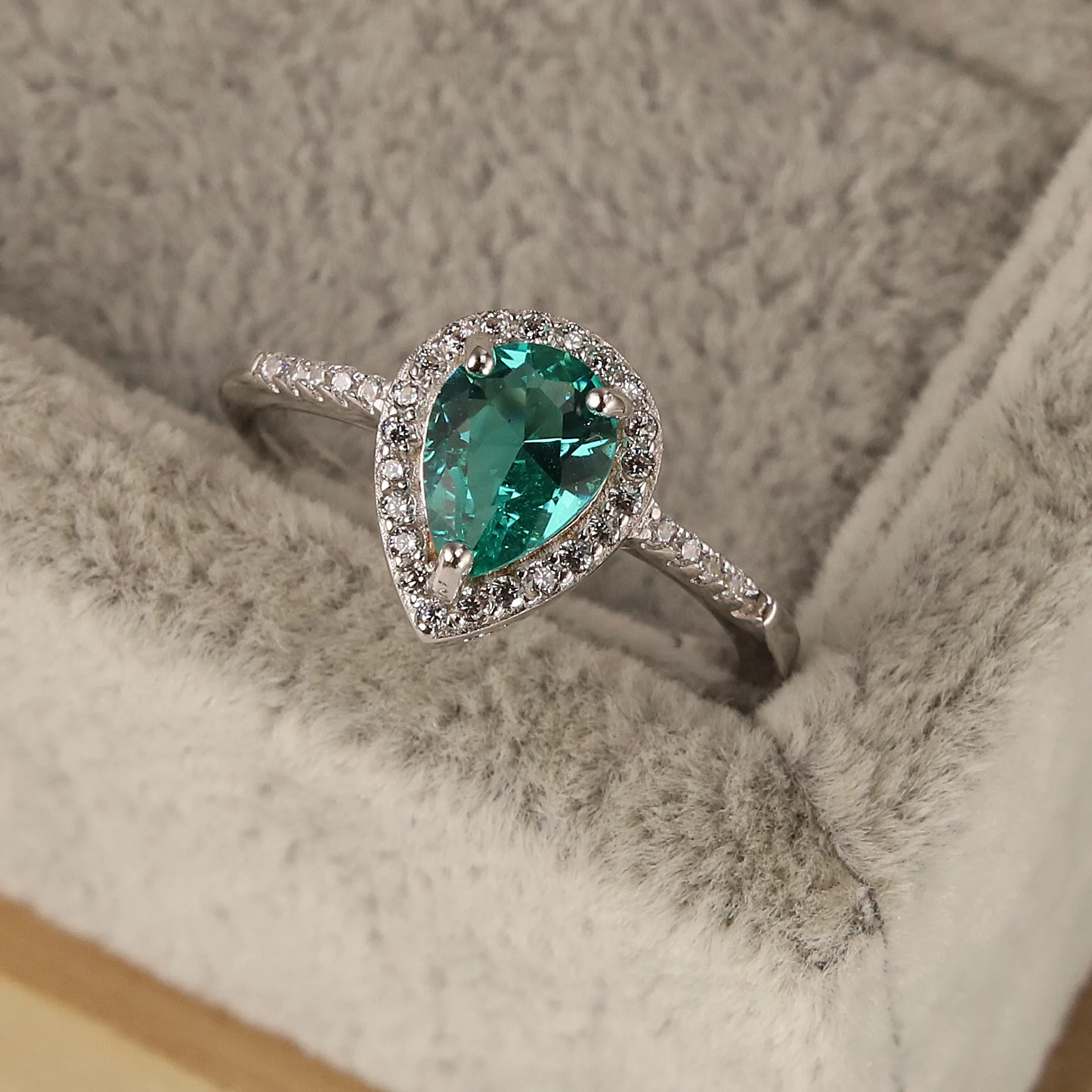 Ins High Quality Green Gemstone Rings Classic Party Drop 925 Sterling Silver Ring Jewelry For Women Girls
Ins High Quality Green Gemstone Rings Classic Party Drop 925 Sterling Silver Ring Jewelry For Women Girls