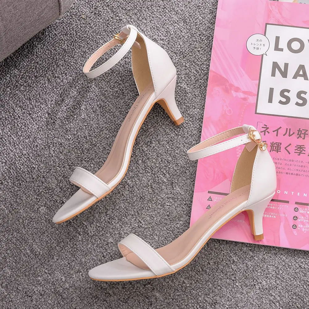 Crystal Queen Shoes Woman Fashion Peep Toe Low heel Sandals Buckle Shoes, White 
Crystal Queen Shoes Woman Fashion Peep Toe Low heel Sandals Buckle Shoes, White