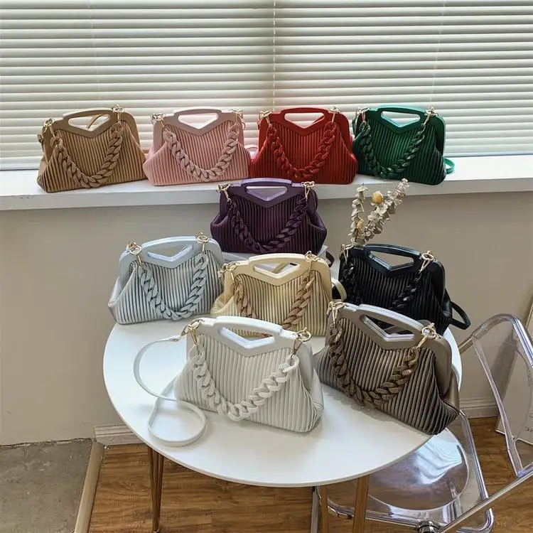 Fashion Pvc Fold Cloud Bag Acrylic Thick Chain Women Underarm Bag
Fashion Pvc Fold Cloud Bag Acrylic Thick Chain Women Underarm Bag