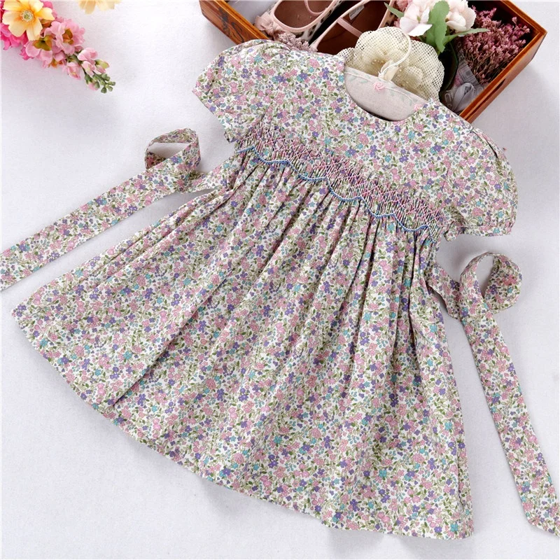 C041554 children clothes girls dresses smocked pink blue flower hand made cottonsummer wholesale, Picture shows
C041554 children clothes girls dresses smocked pink blue flower hand made cottonsummer wholesale, Picture shows