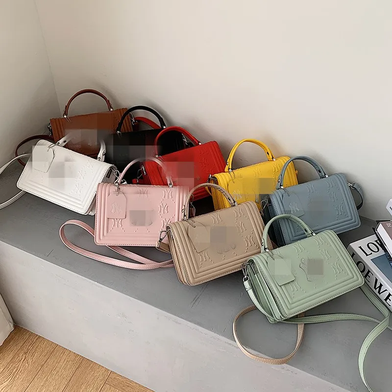 Simple sticky diamond letter shoulder bag 2021 spring new fashion handbag messenger female bag
Simple sticky diamond letter shoulder bag 2021 spring new fashion handbag messenger female bag