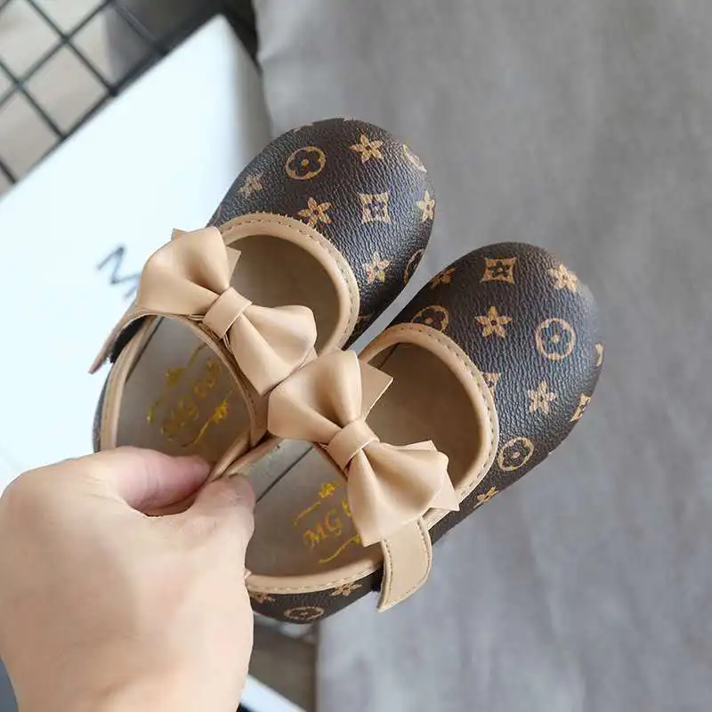 Kids Soft-soled Shoes Girls Leather Princess Dress Shoes With Bow, Khaki, brown 
Kids Soft-soled Shoes Girls Leather Princess Dress Shoes With Bow, Khaki, brown
