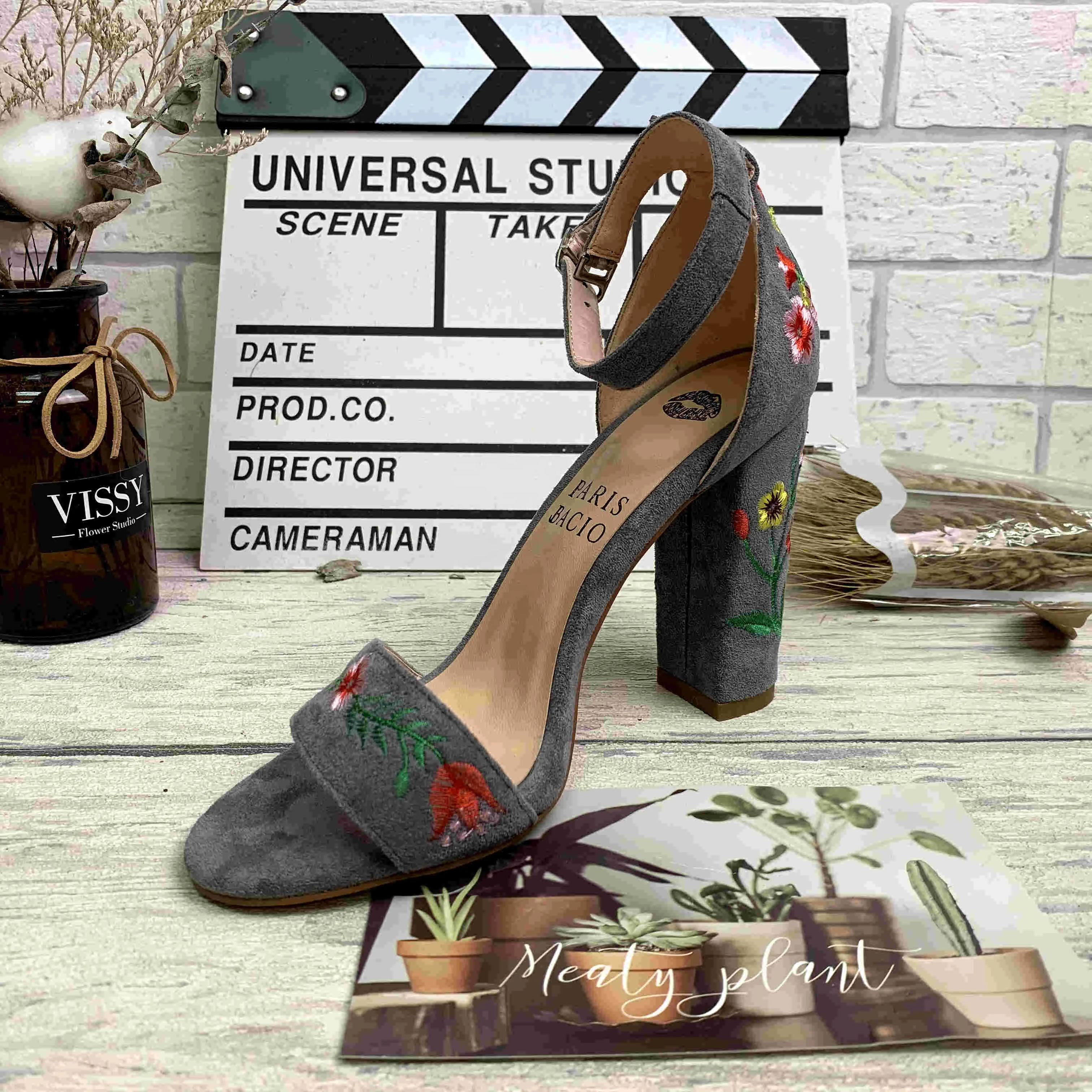 2021 spring new suede embroidered ankle buckle one-line thick high heel European and American large size wholesale, Grey
2021 spring new suede embroidered ankle buckle one-line thick high heel European and American large size wholesale, Grey