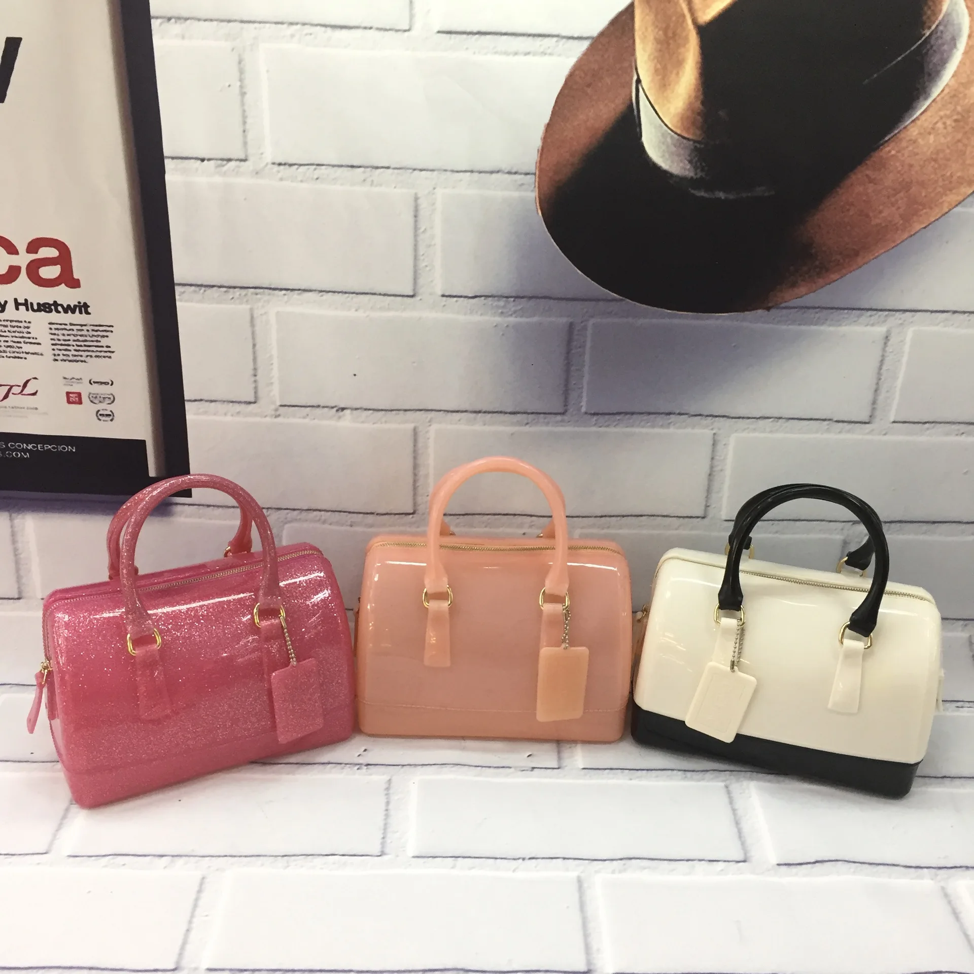 In stock summer hot sale pink large size PVC transparent jelly handbags purses for women, 48 colors
In stock summer hot sale pink large size PVC transparent jelly handbags purses for women, 48 colors