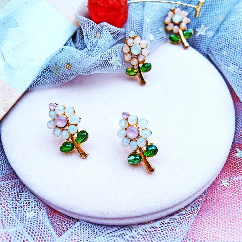 51343 Fashion Women Metal Resin Flower Geometric Statement Earrings Colorful Glass Crystal Pendant Earrings
51343 Fashion Women Metal Resin Flower Geometric Statement Earrings Colorful Glass Crystal Pendant Earrings