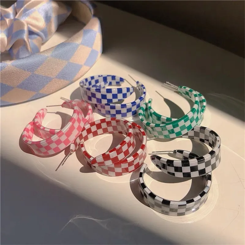 2022 Korea Fashion New Design Black and White Chess Pattern Earrings Acetate Acrylic Geometric C-shaped Earrings For Women, Like picture
2022 Korea Fashion New Design Black and White Chess Pattern Earrings Acetate Acrylic Geometric C-shaped Earrings For Women, Like picture