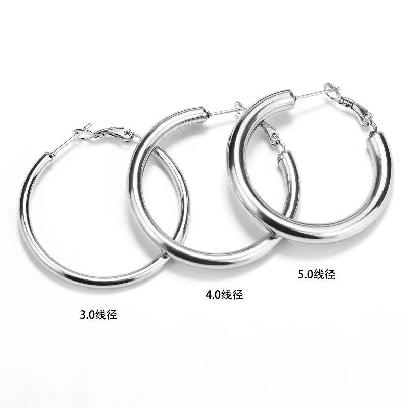 2021 New Hollow Circle Thick Thread Fine Needle Earrings For Women Explosion Style Personalized Jewelry Gift Spot Wholesale, Picture shows
2021 New Hollow Circle Thick Thread Fine Needle Earrings For Women Explosion Style Personalized Jewelry Gift Spot Wholesale, Picture shows